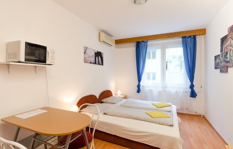 Young Center Budapest Eksteriør bilde